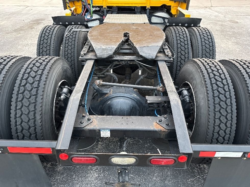 Sleeper Tractor-Heavy Duty Tractors-Freightliner-2022-T12664ST-San Antonio-TX-539,054\n\t\tmiles-$ 61,750 - Image 5