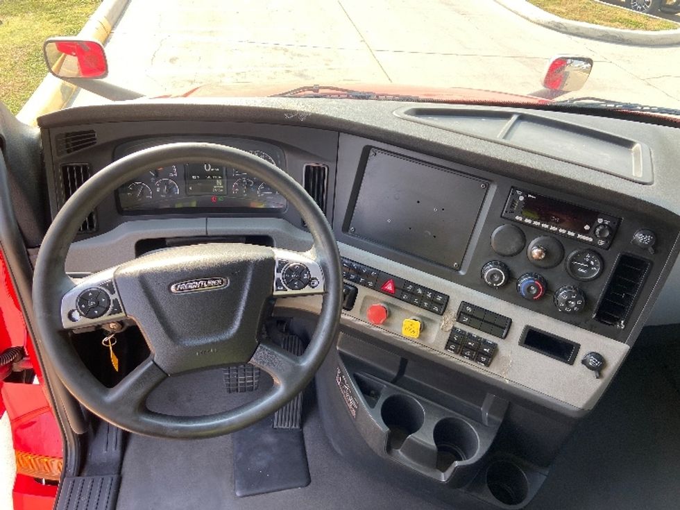 Sleeper Tractor-Heavy Duty Tractors-Freightliner-2022-T12664ST-San Antonio-TX-543,129\n\t\tmiles-$ 72,750 - Image 11