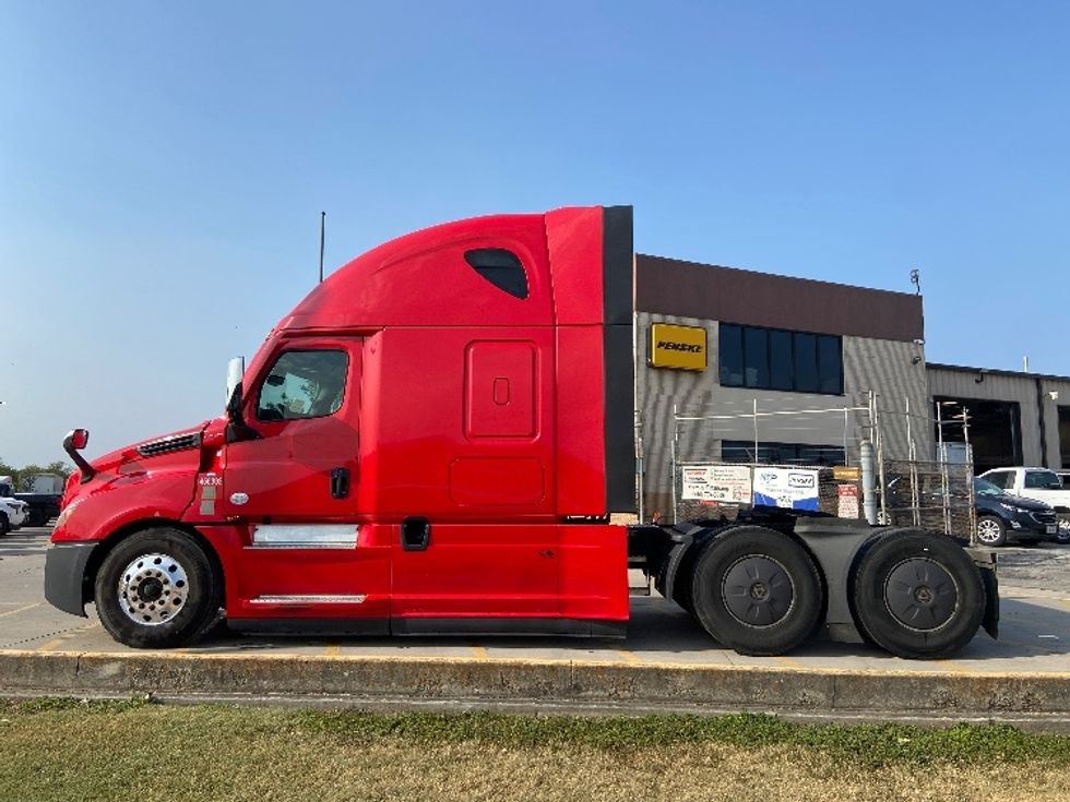 Sleeper Tractor-Heavy Duty Tractors-Freightliner-2022-T12664ST-San Antonio-TX-543,129\n\t\tmiles-$ 72,750 - Image 4
