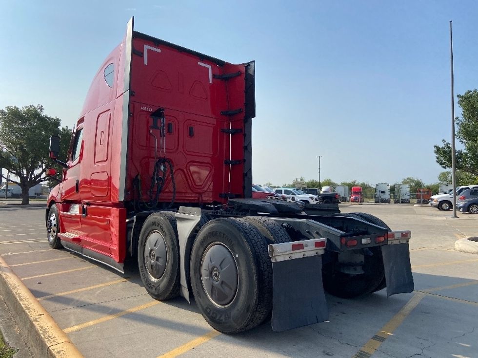 Sleeper Tractor-Heavy Duty Tractors-Freightliner-2022-T12664ST-San Antonio-TX-543,129\n\t\tmiles-$ 72,750 - Image 5