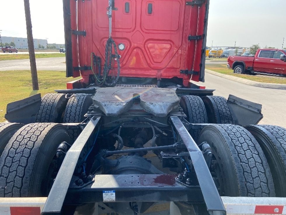 Sleeper Tractor-Heavy Duty Tractors-Freightliner-2022-T12664ST-San Antonio-TX-543,129\n\t\tmiles-$ 72,750 - Image 6