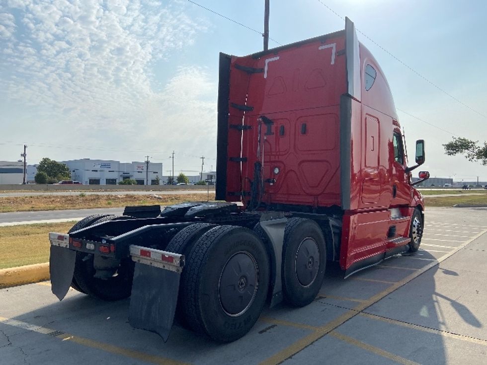 Sleeper Tractor-Heavy Duty Tractors-Freightliner-2022-T12664ST-San Antonio-TX-543,129\n\t\tmiles-$ 72,750 - Image 7