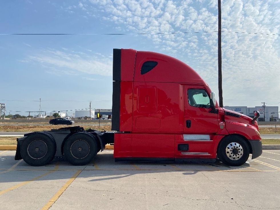 Sleeper Tractor-Heavy Duty Tractors-Freightliner-2022-T12664ST-San Antonio-TX-543,129\n\t\tmiles-$ 72,750 - Image 8
