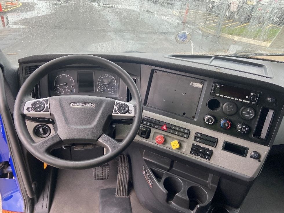 Sleeper Tractor-Heavy Duty Tractors-Freightliner-2022-T12664ST-San Antonio-TX-543,558\n\t\tmiles-$ 66,500 - Image 11