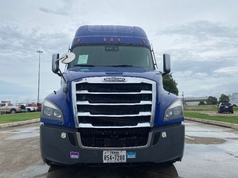 Sleeper Tractor-Heavy Duty Tractors-Freightliner-2022-T12664ST-San Antonio-TX-543,558\n\t\tmiles-$ 66,500 - Image 2