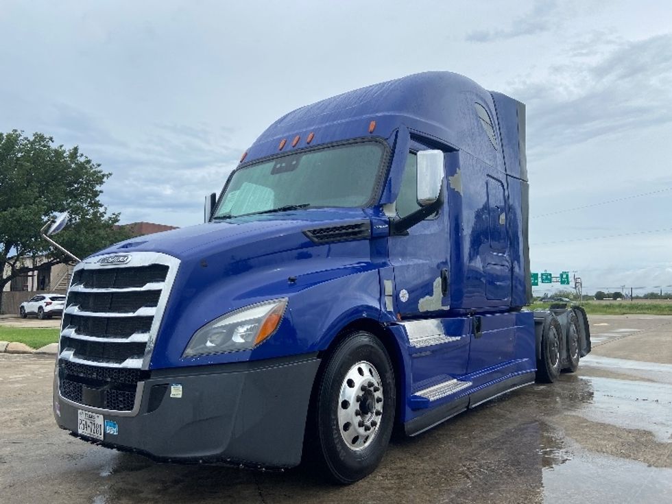 Sleeper Tractor-Heavy Duty Tractors-Freightliner-2022-T12664ST-San Antonio-TX-543,558\n\t\tmiles-$ 66,500 - Image 3