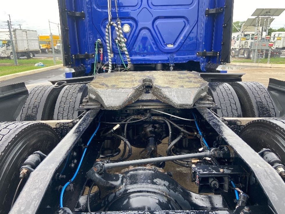 Sleeper Tractor-Heavy Duty Tractors-Freightliner-2022-T12664ST-San Antonio-TX-543,558\n\t\tmiles-$ 66,500 - Image 6