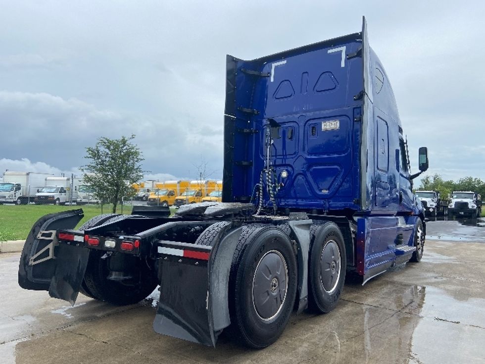 Sleeper Tractor-Heavy Duty Tractors-Freightliner-2022-T12664ST-San Antonio-TX-543,558\n\t\tmiles-$ 66,500 - Image 7