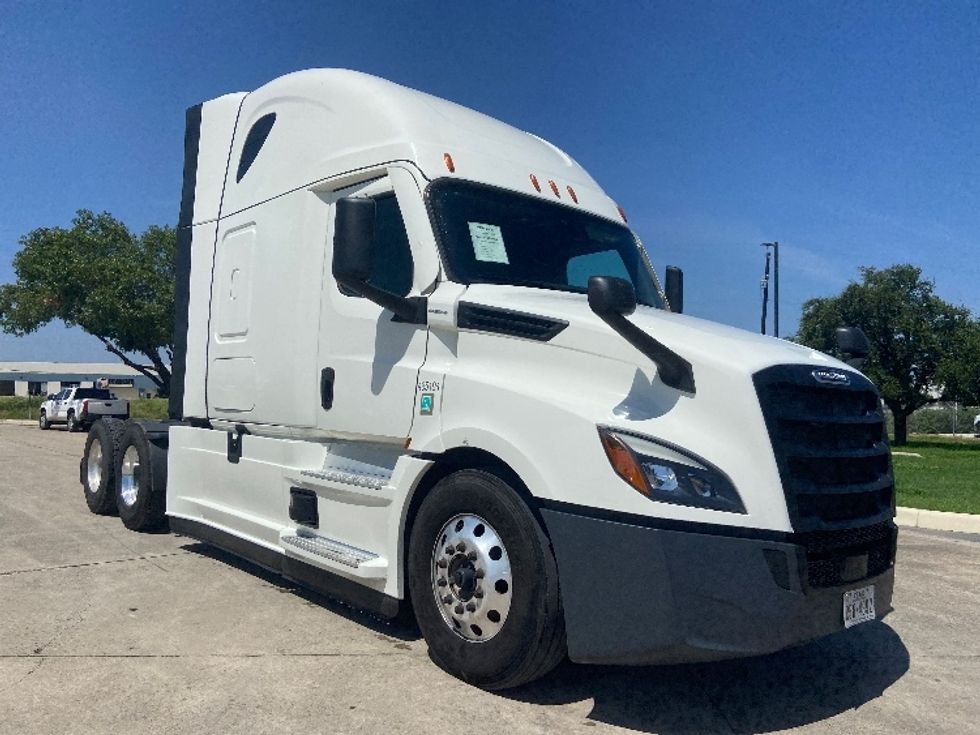 Sleeper Tractor-Heavy Duty Tractors-Freightliner-2022-T12664ST-San Antonio-TX-545,110\n\t\tmiles-$ 71,250 - Image 1