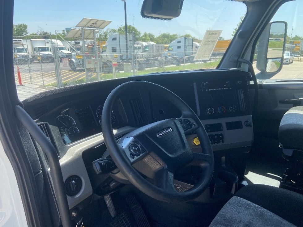 Sleeper Tractor-Heavy Duty Tractors-Freightliner-2022-T12664ST-San Antonio-TX-545,110\n\t\tmiles-$ 71,250 - Image 10