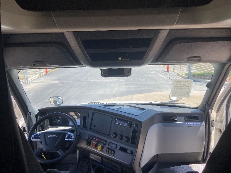 Sleeper Tractor-Heavy Duty Tractors-Freightliner-2022-T12664ST-San Antonio-TX-545,110\n\t\tmiles-$ 71,250 - Image 12