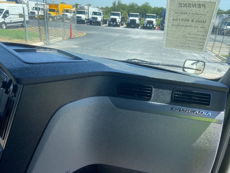 Sleeper Tractor-Heavy Duty Tractors-Freightliner-2022-T12664ST-San Antonio-TX-545,110\n\t\tmiles-$ 71,250 - Image 14