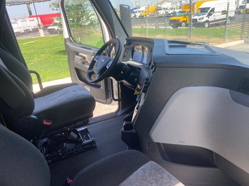 Sleeper Tractor-Heavy Duty Tractors-Freightliner-2022-T12664ST-San Antonio-TX-545,110\n\t\tmiles-$ 71,250 - Image 15
