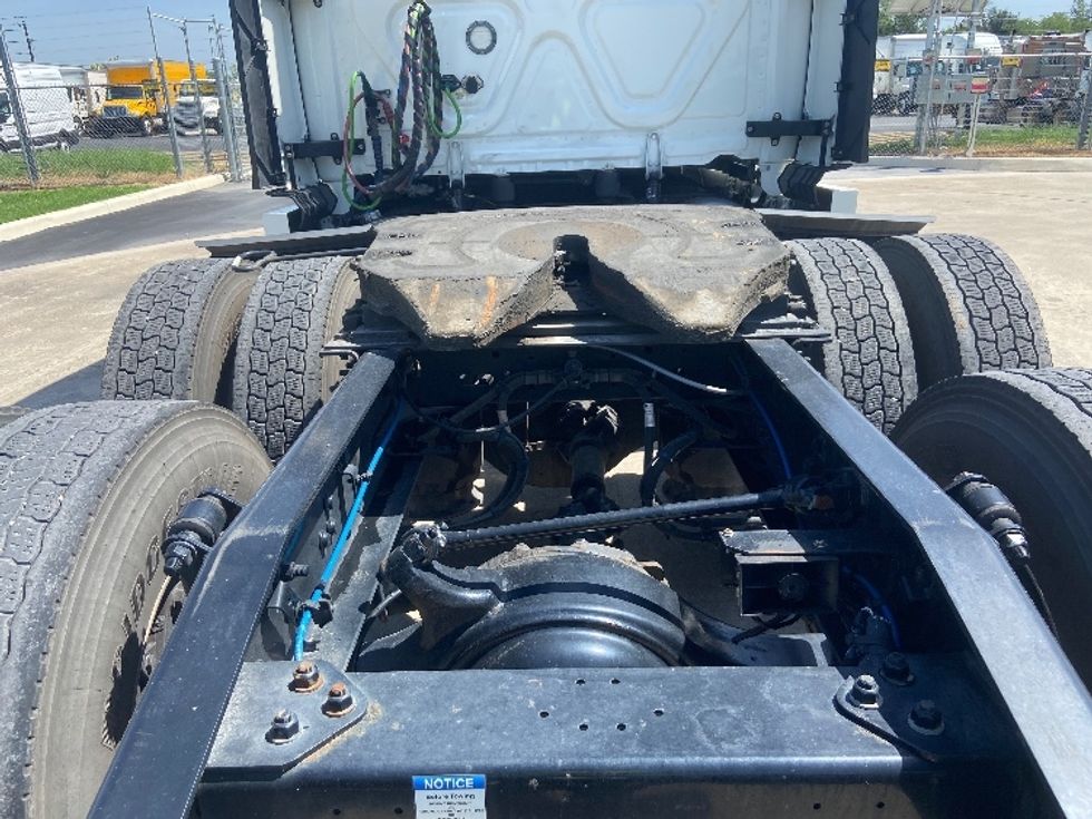 Sleeper Tractor-Heavy Duty Tractors-Freightliner-2022-T12664ST-San Antonio-TX-545,110\n\t\tmiles-$ 71,250 - Image 6
