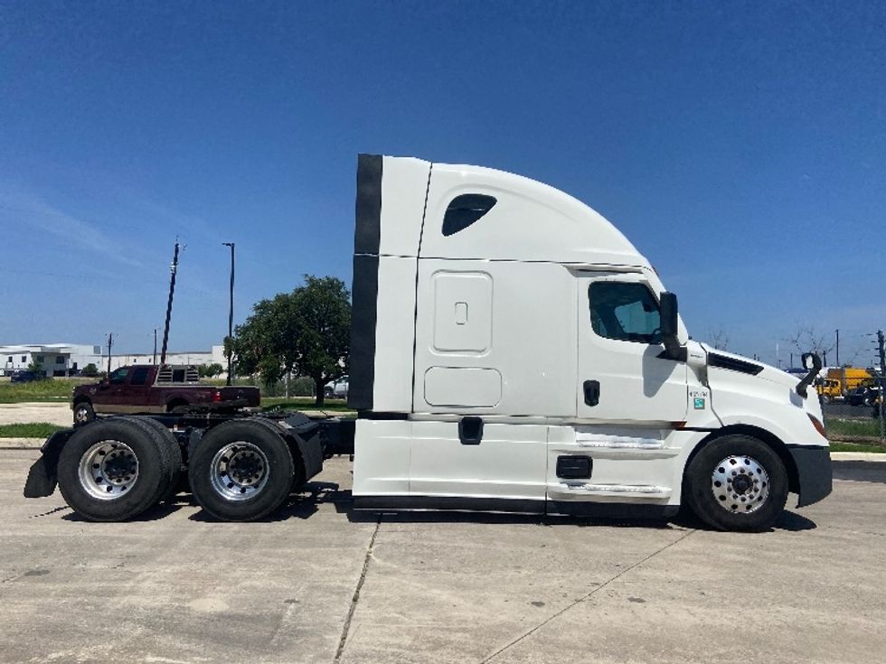 Sleeper Tractor-Heavy Duty Tractors-Freightliner-2022-T12664ST-San Antonio-TX-545,110\n\t\tmiles-$ 71,250 - Image 8