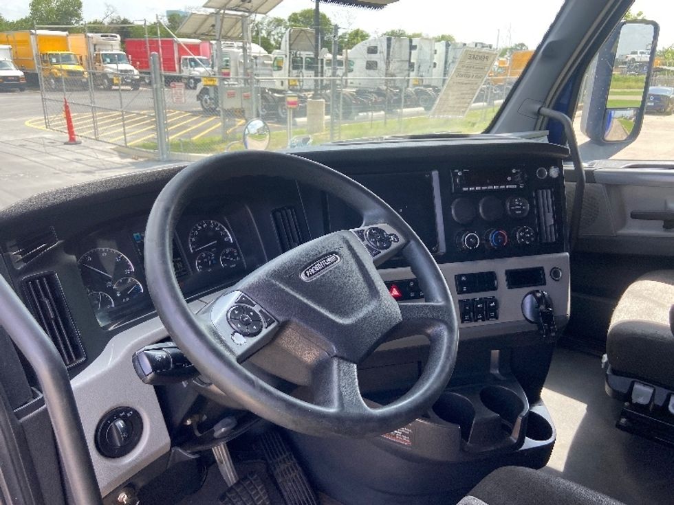 Sleeper Tractor-Heavy Duty Tractors-Freightliner-2022-T12664ST-San Antonio-TX-572,981\n\t\tmiles-$ 66,500 - Image 10