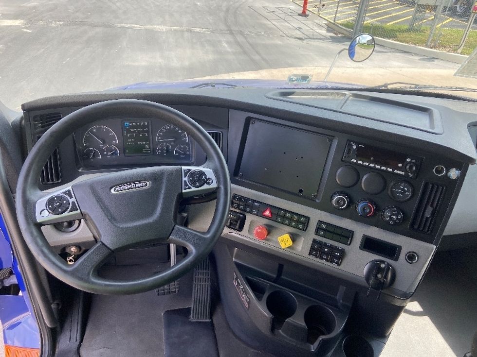 Sleeper Tractor-Heavy Duty Tractors-Freightliner-2022-T12664ST-San Antonio-TX-572,981\n\t\tmiles-$ 66,500 - Image 11