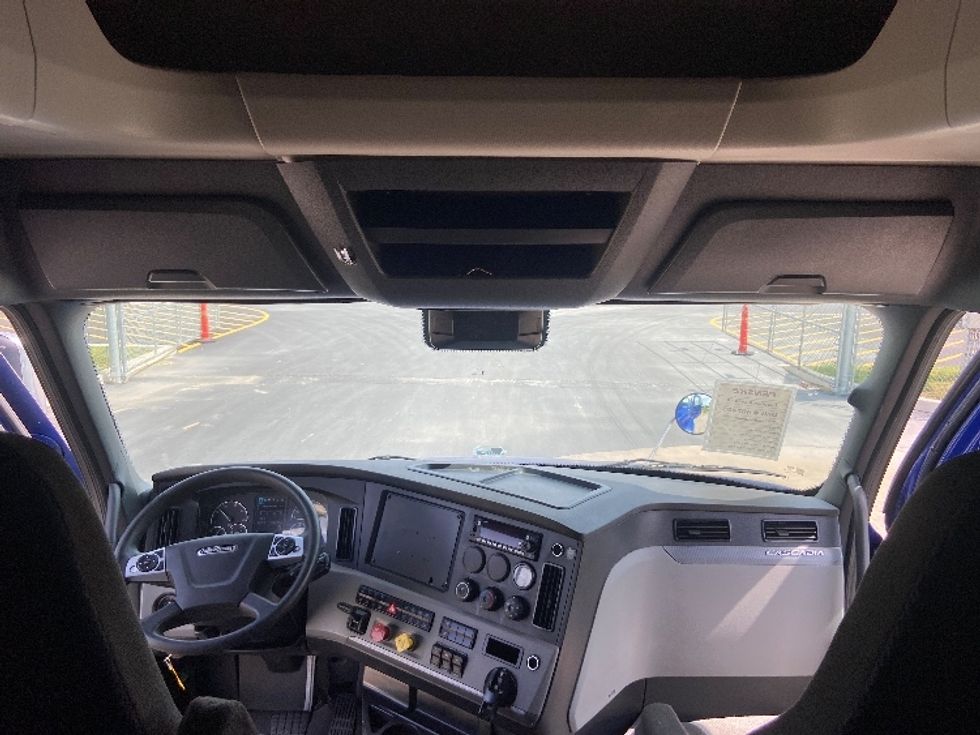 Sleeper Tractor-Heavy Duty Tractors-Freightliner-2022-T12664ST-San Antonio-TX-572,981\n\t\tmiles-$ 66,500 - Image 12