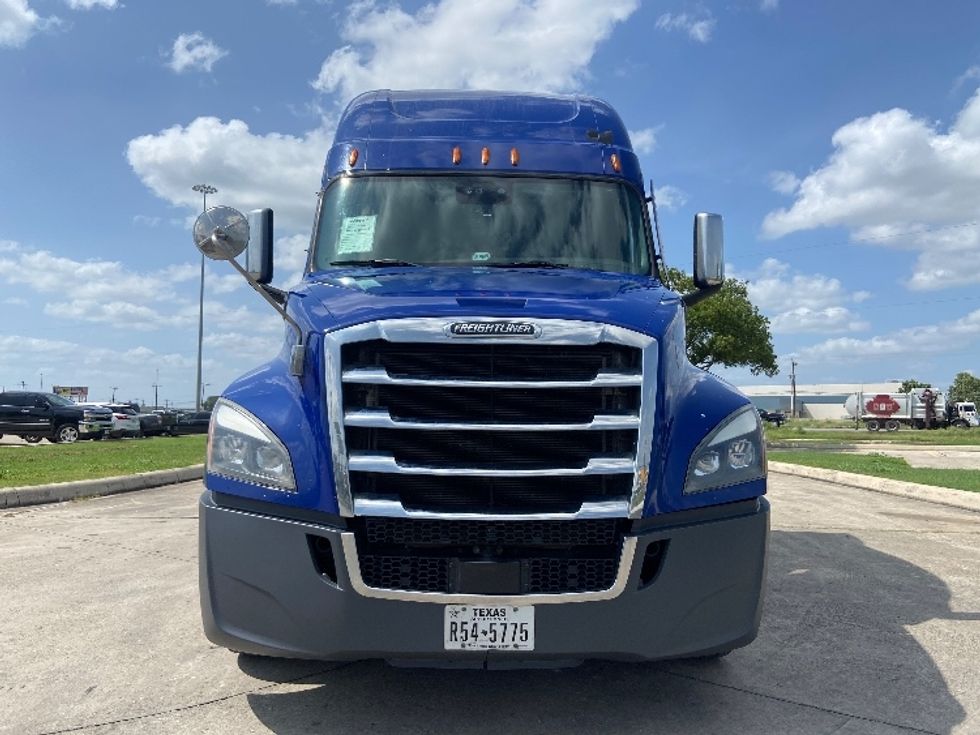Sleeper Tractor-Heavy Duty Tractors-Freightliner-2022-T12664ST-San Antonio-TX-572,981\n\t\tmiles-$ 66,500 - Image 2