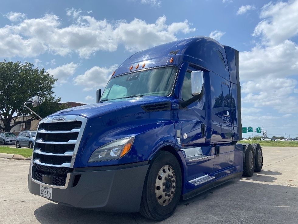 Sleeper Tractor-Heavy Duty Tractors-Freightliner-2022-T12664ST-San Antonio-TX-572,981\n\t\tmiles-$ 66,500 - Image 3