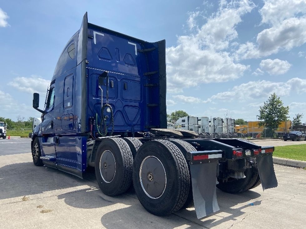 Sleeper Tractor-Heavy Duty Tractors-Freightliner-2022-T12664ST-San Antonio-TX-572,981\n\t\tmiles-$ 66,500 - Image 5