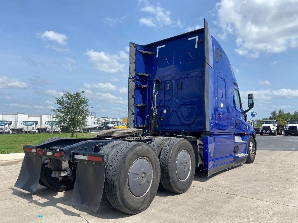 Sleeper Tractor-Heavy Duty Tractors-Freightliner-2022-T12664ST-San Antonio-TX-572,981\n\t\tmiles-$ 66,500 - Image 7