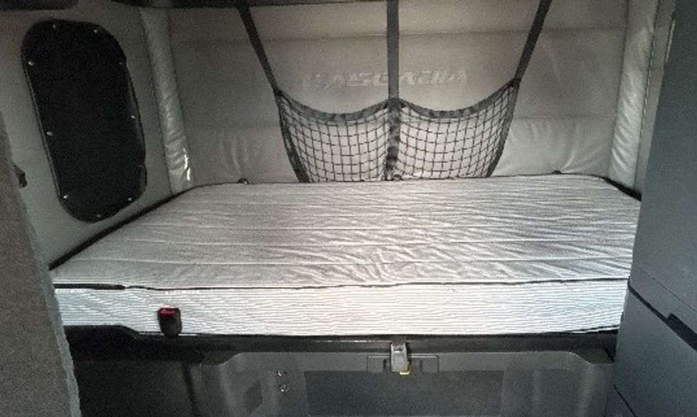 Sleeper Tractor-Heavy Duty Tractors-Freightliner-2022-T12664ST-San Antonio-TX-576,146\n\t\tmiles-$ 65,000 - Image 17