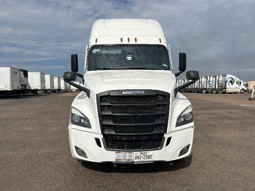 Sleeper Tractor-Heavy Duty Tractors-Freightliner-2022-T12664ST-San Antonio-TX-576,146\n\t\tmiles-$ 65,000 - Image 2