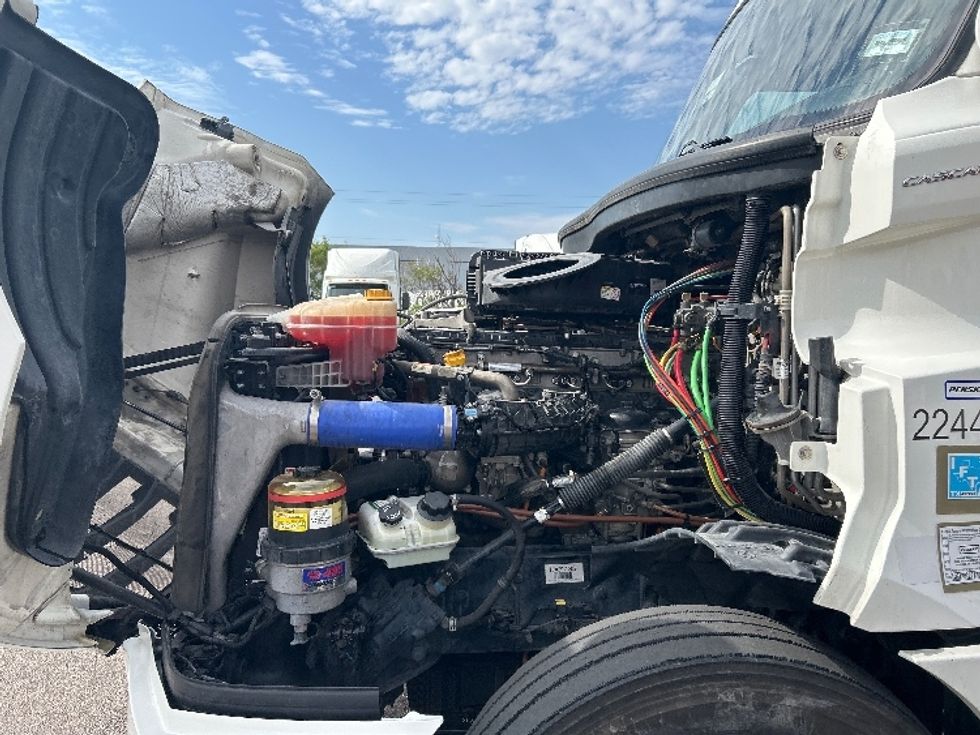 Sleeper Tractor-Heavy Duty Tractors-Freightliner-2022-T12664ST-San Antonio-TX-576,146\n\t\tmiles-$ 65,000 - Image 21