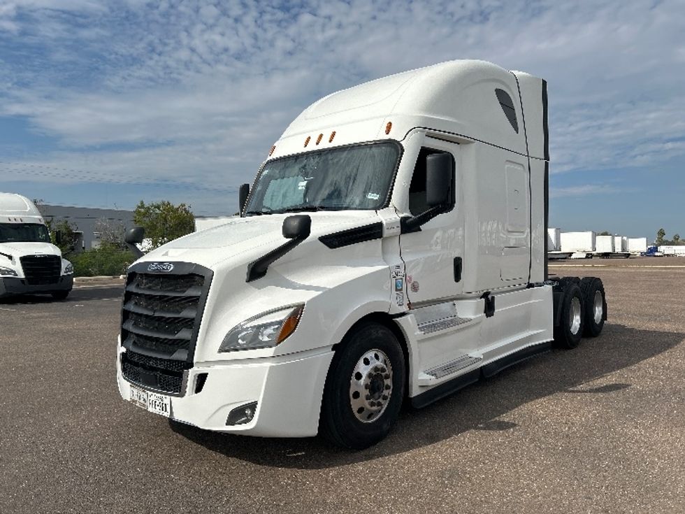 Sleeper Tractor-Heavy Duty Tractors-Freightliner-2022-T12664ST-San Antonio-TX-576,146\n\t\tmiles-$ 65,000 - Image 3