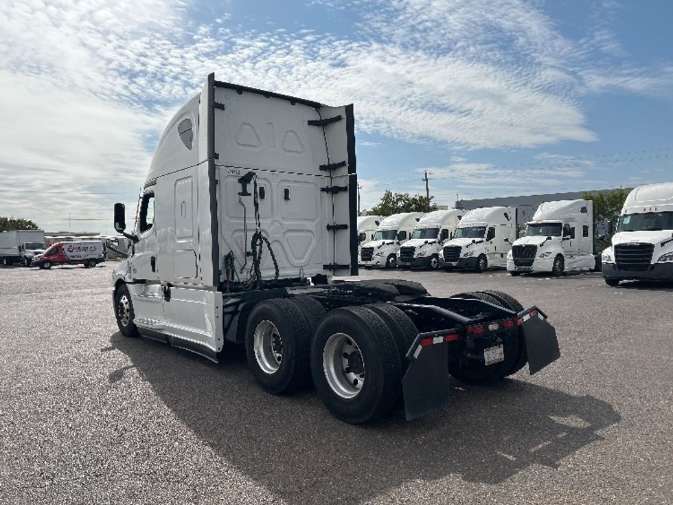 Sleeper Tractor-Heavy Duty Tractors-Freightliner-2022-T12664ST-San Antonio-TX-576,146\n\t\tmiles-$ 65,000 - Image 5