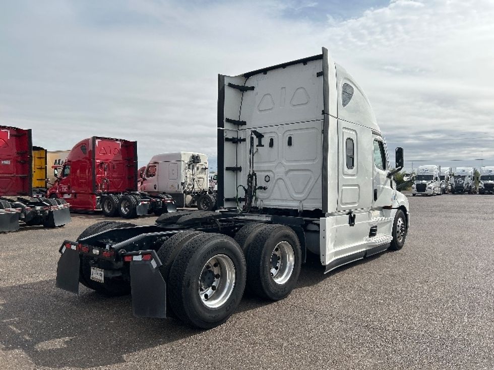Sleeper Tractor-Heavy Duty Tractors-Freightliner-2022-T12664ST-San Antonio-TX-576,146\n\t\tmiles-$ 65,000 - Image 7