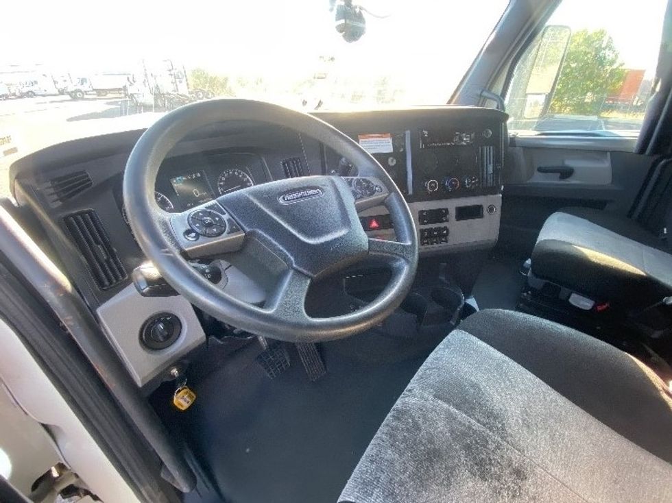 Sleeper Tractor-Heavy Duty Tractors-Freightliner-2022-T12664ST-San Antonio-TX-580,041\n\t\tmiles-$ 64,500 - Image 10