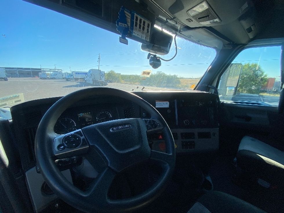 Sleeper Tractor-Heavy Duty Tractors-Freightliner-2022-T12664ST-San Antonio-TX-580,041\n\t\tmiles-$ 64,500 - Image 11