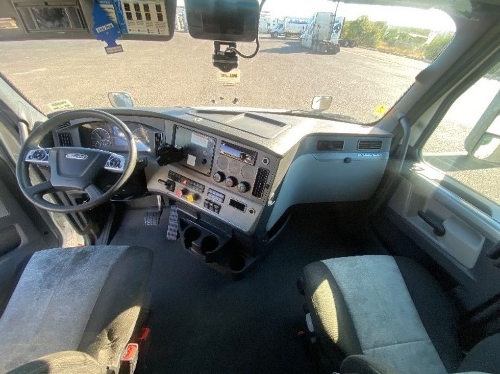 Sleeper Tractor-Heavy Duty Tractors-Freightliner-2022-T12664ST-San Antonio-TX-580,041\n\t\tmiles-$ 64,500 - Image 12