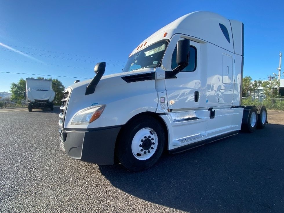 Sleeper Tractor-Heavy Duty Tractors-Freightliner-2022-T12664ST-San Antonio-TX-580,041\n\t\tmiles-$ 64,500 - Image 3