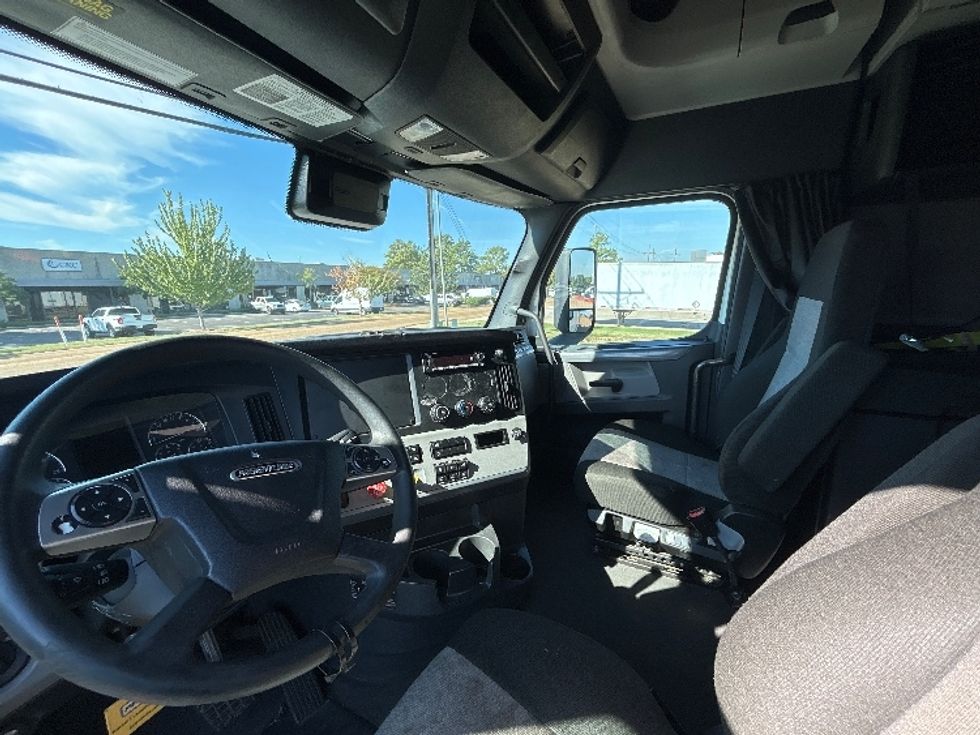Sleeper Tractor-Heavy Duty Tractors-Freightliner-2022-T12664ST-San Antonio-TX-590,718\n\t\tmiles-$ 72,250 - Image 10