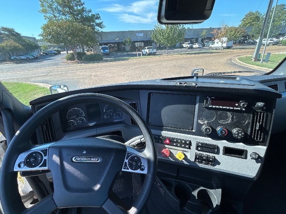 Sleeper Tractor-Heavy Duty Tractors-Freightliner-2022-T12664ST-San Antonio-TX-590,718\n\t\tmiles-$ 72,250 - Image 11