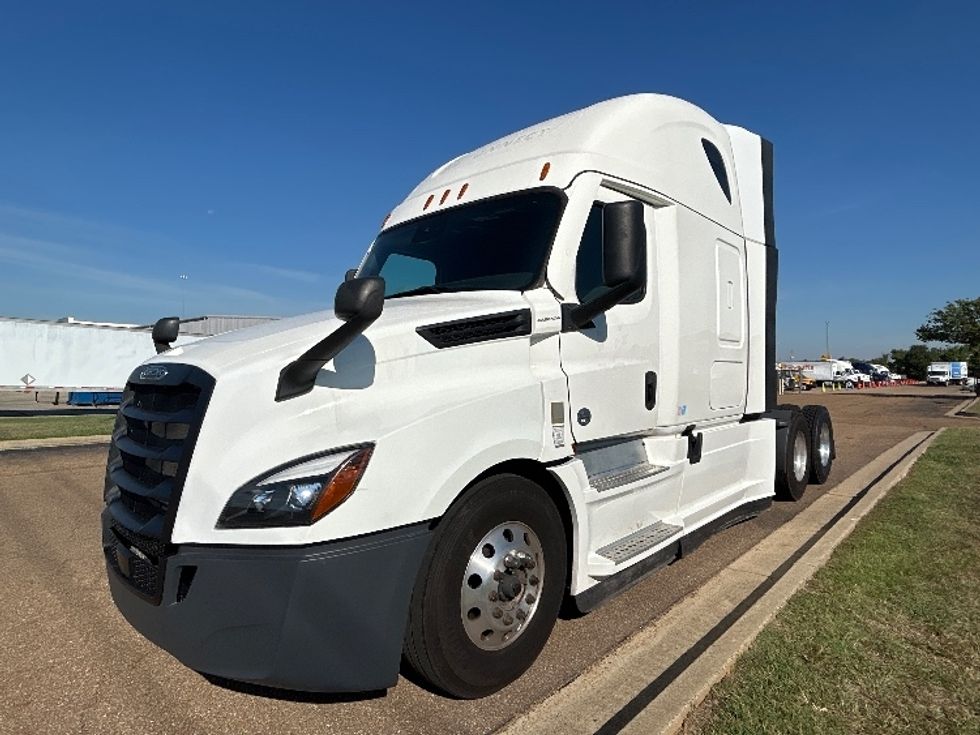 Sleeper Tractor-Heavy Duty Tractors-Freightliner-2022-T12664ST-San Antonio-TX-590,718\n\t\tmiles-$ 72,250 - Image 3