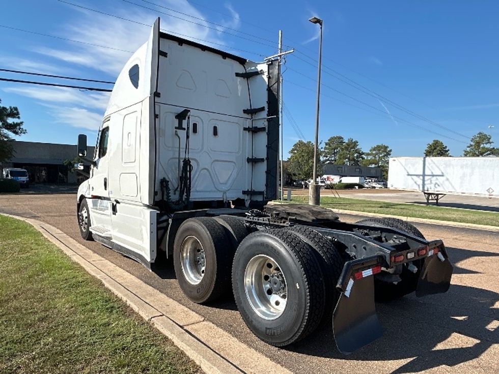 Sleeper Tractor-Heavy Duty Tractors-Freightliner-2022-T12664ST-San Antonio-TX-590,718\n\t\tmiles-$ 72,250 - Image 5