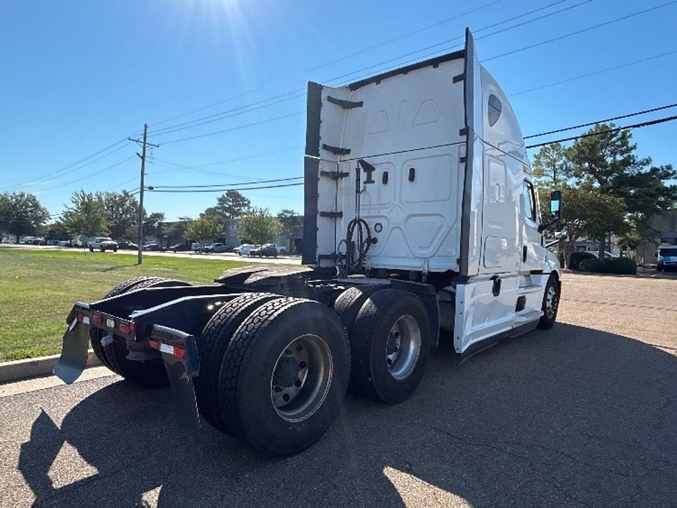 Sleeper Tractor-Heavy Duty Tractors-Freightliner-2022-T12664ST-San Antonio-TX-590,718\n\t\tmiles-$ 72,250 - Image 7