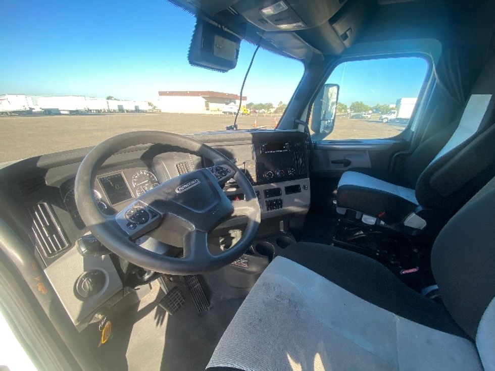 Sleeper Tractor-Heavy Duty Tractors-Freightliner-2022-T12664ST-San Antonio-TX-591,072\n\t\tmiles-$ 63,250 - Image 10