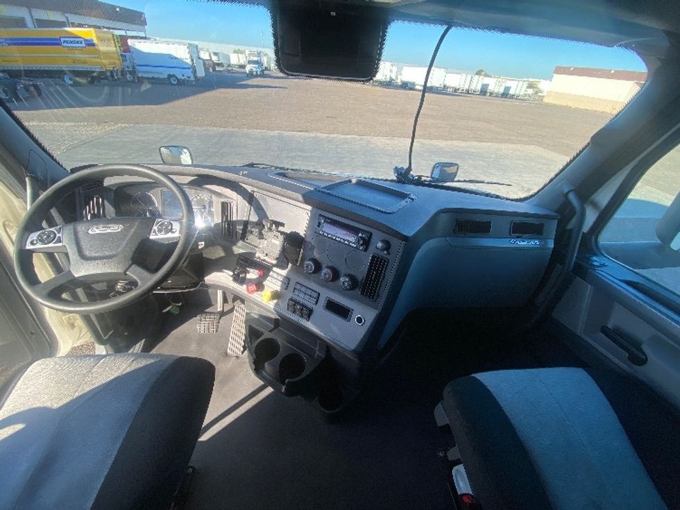 Sleeper Tractor-Heavy Duty Tractors-Freightliner-2022-T12664ST-San Antonio-TX-591,072\n\t\tmiles-$ 63,250 - Image 12