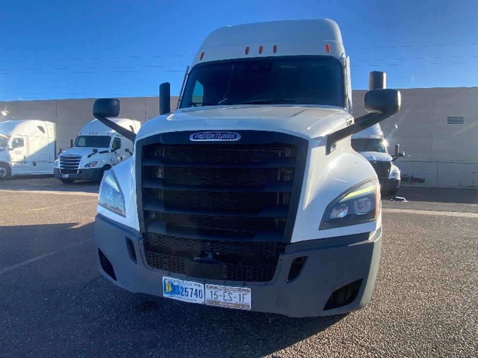 Sleeper Tractor-Heavy Duty Tractors-Freightliner-2022-T12664ST-San Antonio-TX-591,072\n\t\tmiles-$ 63,250 - Image 2