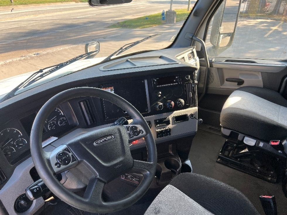 Sleeper Tractor-Heavy Duty Tractors-Freightliner-2022-T12664ST-San Antonio-TX-600,624\n\t\tmiles-$ 62,250 - Image 10
