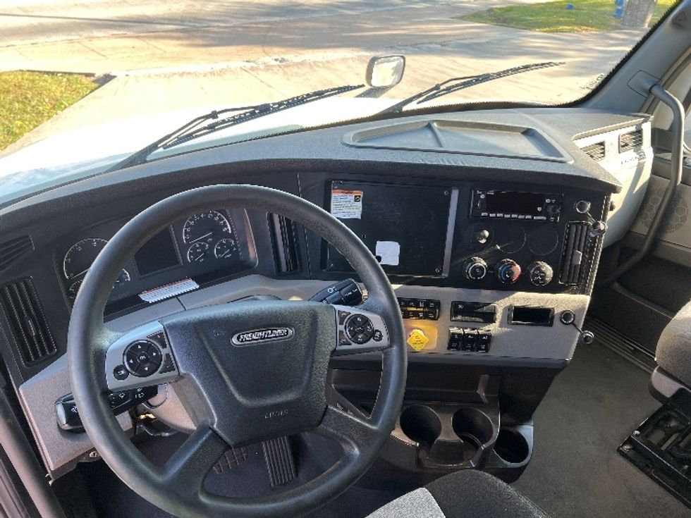 Sleeper Tractor-Heavy Duty Tractors-Freightliner-2022-T12664ST-San Antonio-TX-600,624\n\t\tmiles-$ 62,250 - Image 11