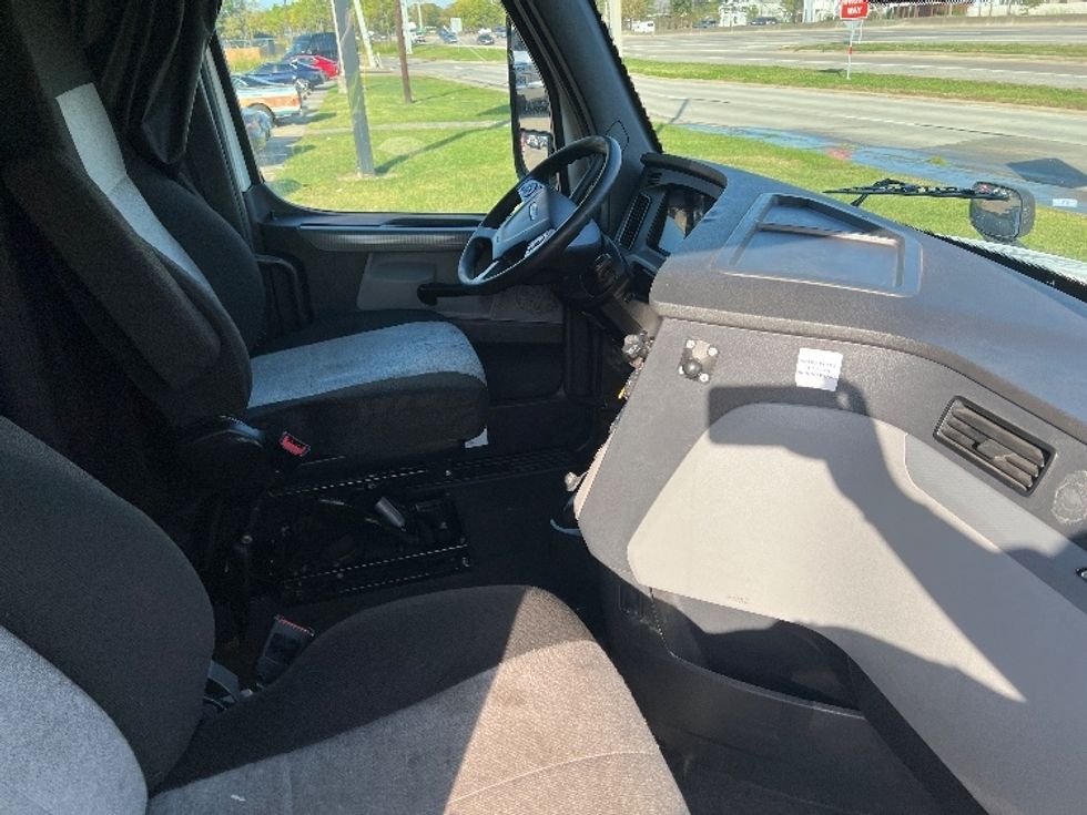 Sleeper Tractor-Heavy Duty Tractors-Freightliner-2022-T12664ST-San Antonio-TX-600,624\n\t\tmiles-$ 62,250 - Image 15