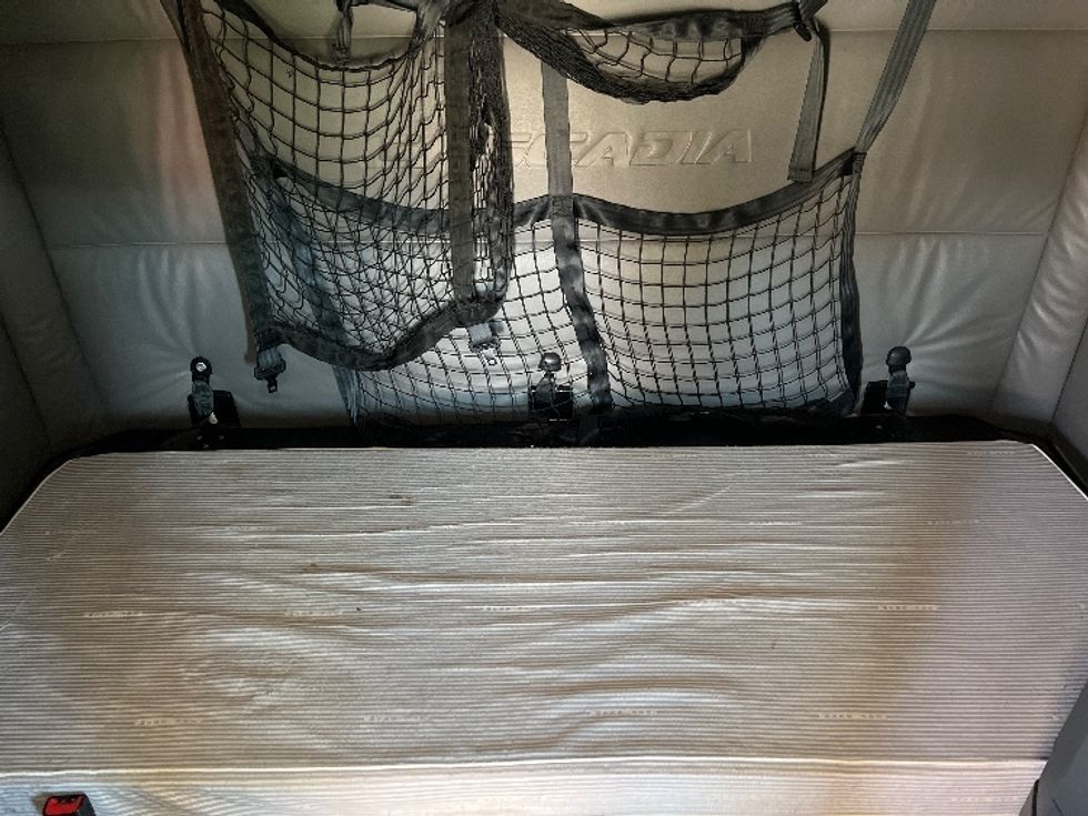 Sleeper Tractor-Heavy Duty Tractors-Freightliner-2022-T12664ST-San Antonio-TX-600,624\n\t\tmiles-$ 62,250 - Image 17