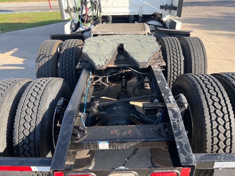 Sleeper Tractor-Heavy Duty Tractors-Freightliner-2022-T12664ST-San Antonio-TX-600,624\n\t\tmiles-$ 62,250 - Image 6