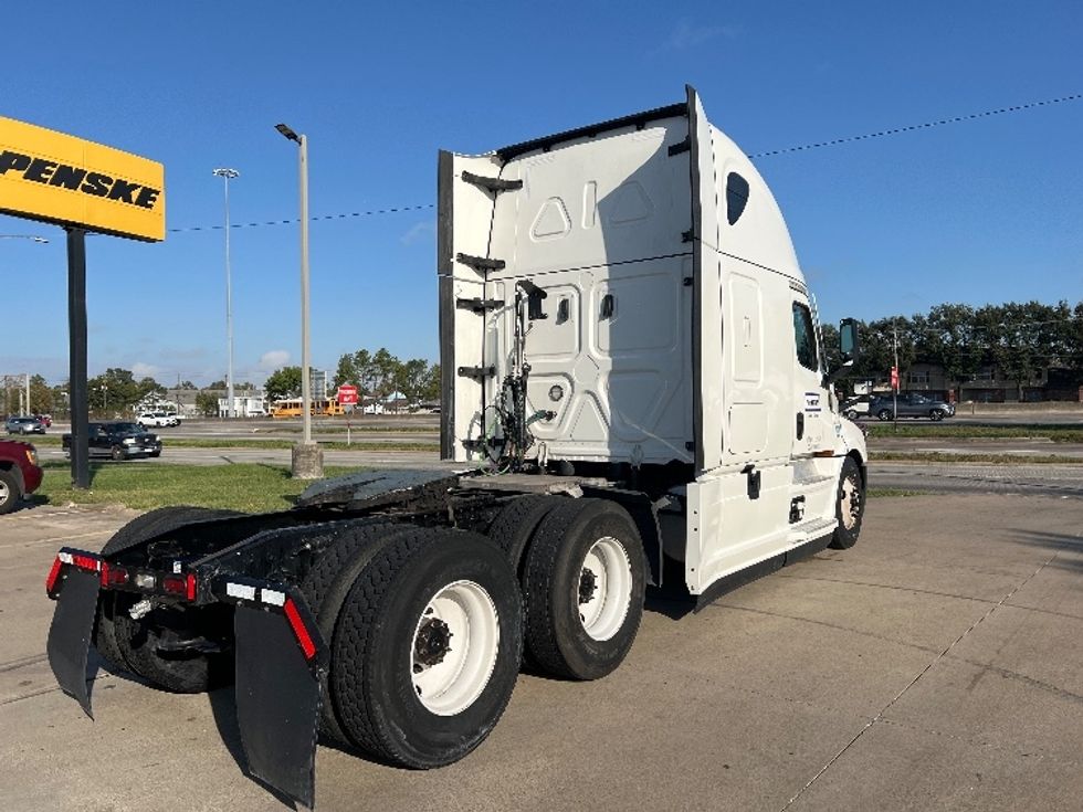 Sleeper Tractor-Heavy Duty Tractors-Freightliner-2022-T12664ST-San Antonio-TX-600,624\n\t\tmiles-$ 62,250 - Image 7